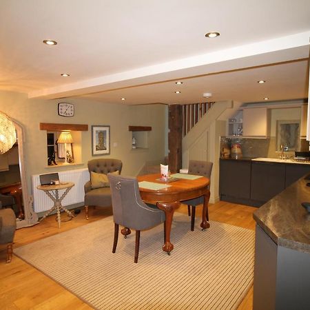 The Coach House Villa Whitby Exterior photo