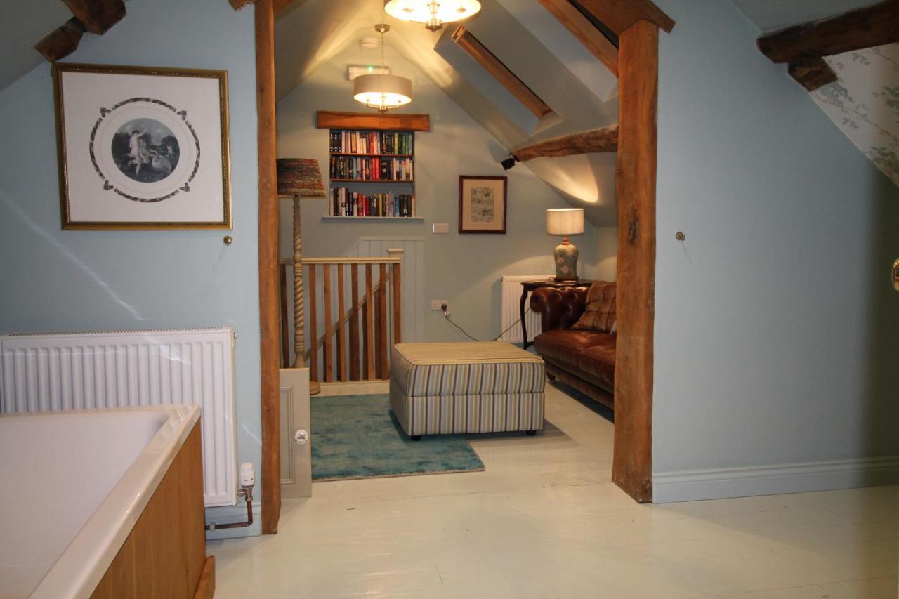 The Coach House Villa Whitby Exterior photo