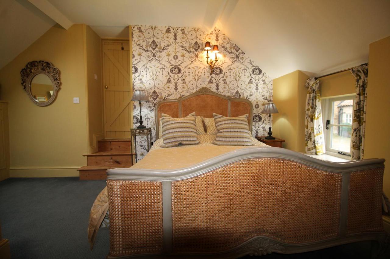 The Coach House Villa Whitby Exterior photo