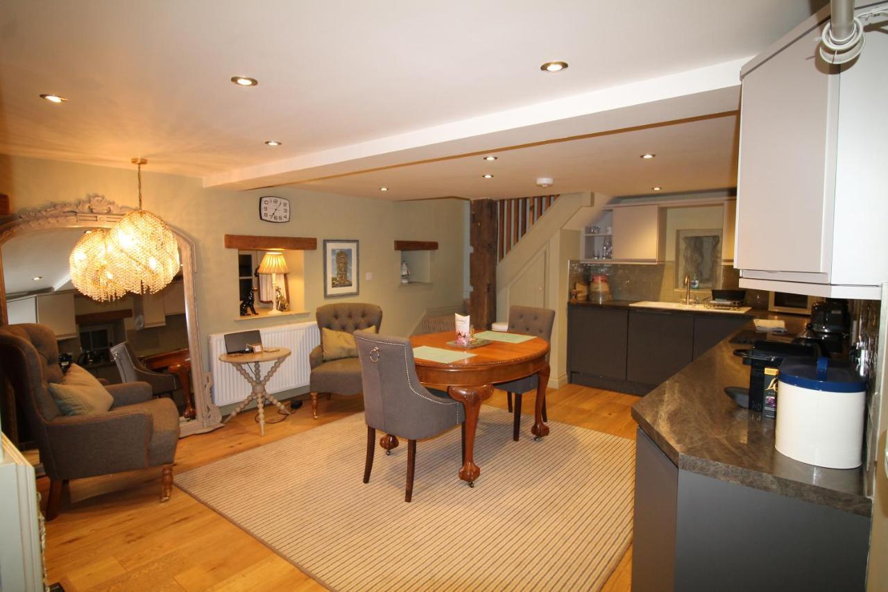 The Coach House Villa Whitby Exterior photo