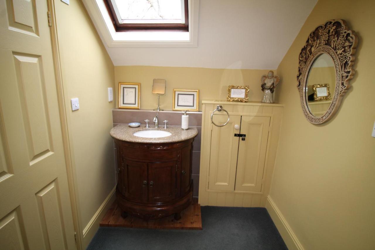 The Coach House Villa Whitby Exterior photo