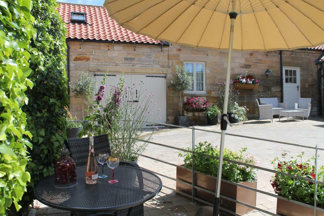 The Coach House Villa Whitby Exterior photo