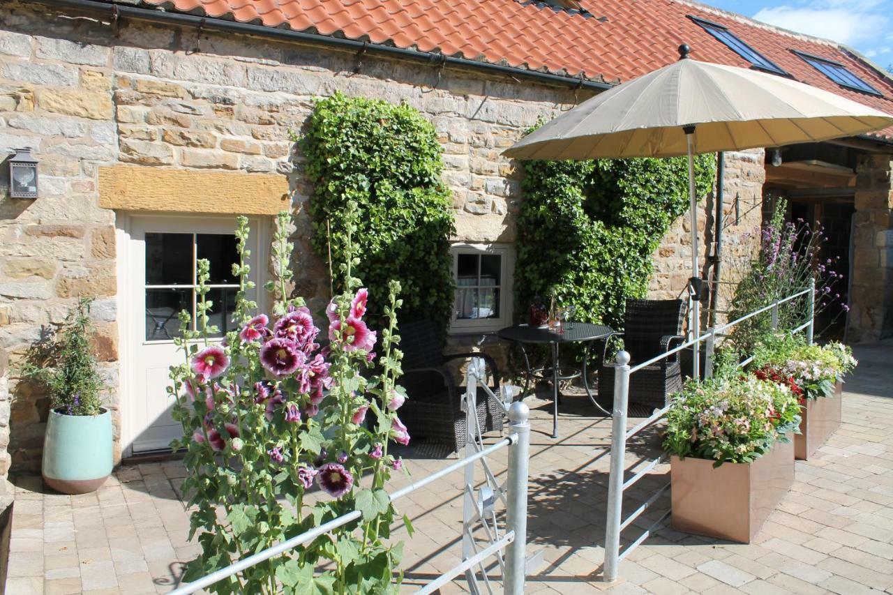 The Coach House Villa Whitby Exterior photo