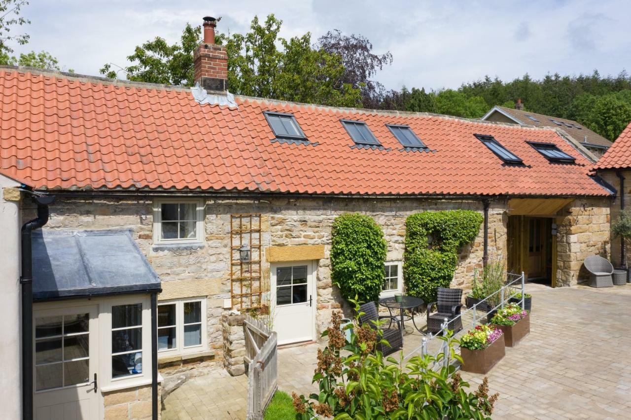 The Coach House Villa Whitby Exterior photo