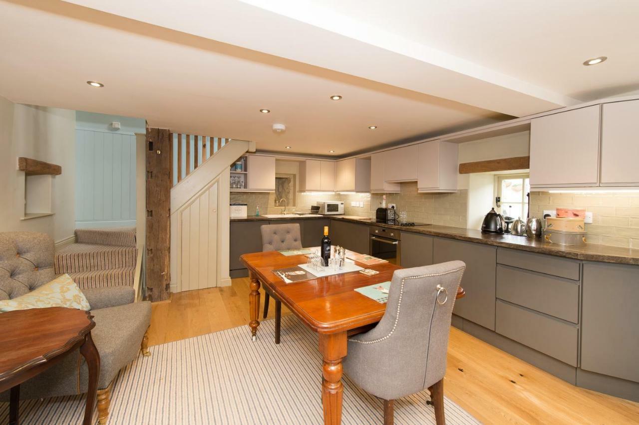 The Coach House Villa Whitby Exterior photo