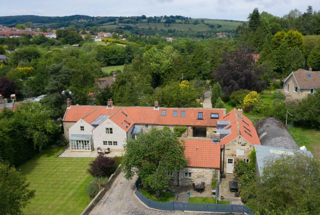 The Coach House Villa Whitby Exterior photo